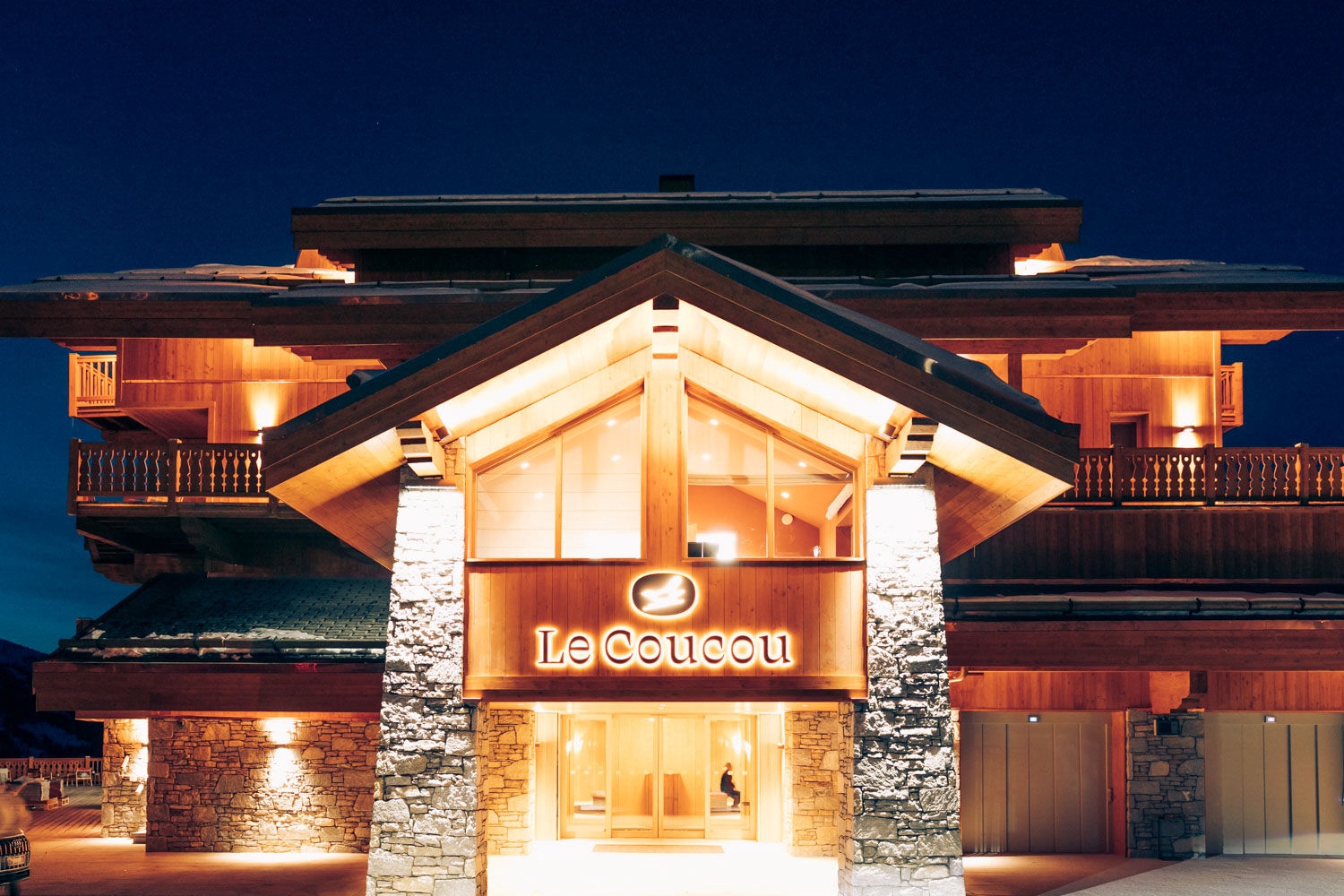 Le Coucou Méribel at night
