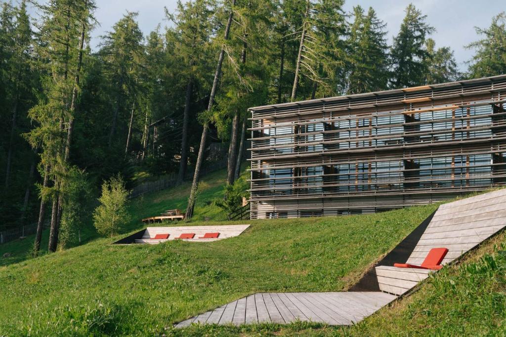 Vigilius Mountain Resort on the wooded hillside