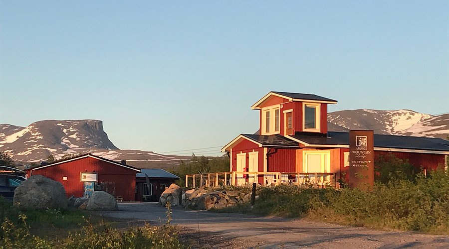 Abisko Mountain Lodge under the fells